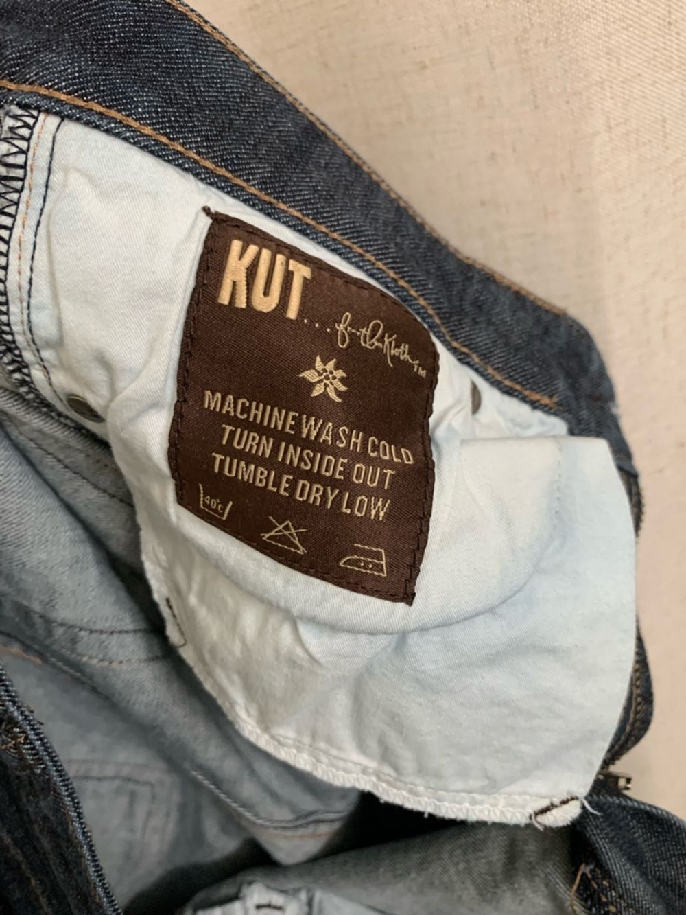 Kut from the Kloth women’s Boot Cut Dark Blue Straight Jeans size 12 - Picture 9 of 9